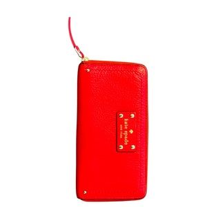 KATE SPADE 🚨RED ZIP WALLET Amazing condition! Holds change cash and cards